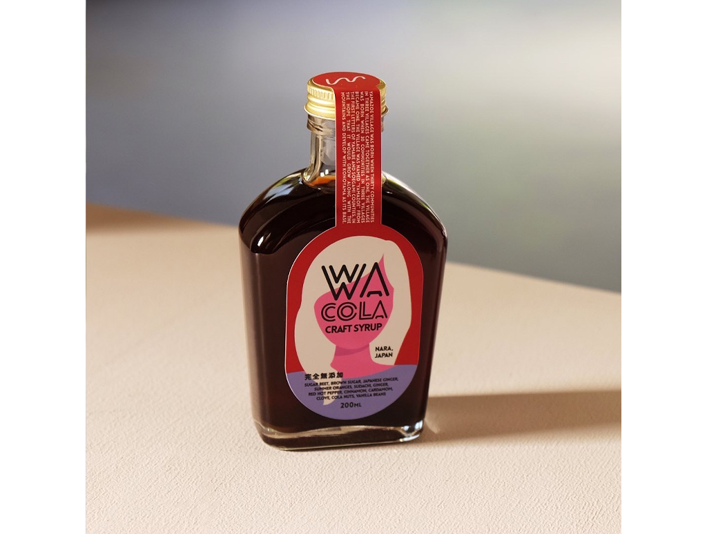 Wa Colaのボトル正面のラベルデザイン