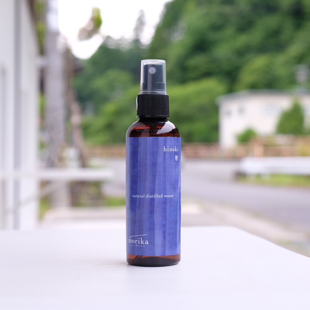 morikaのヒノキ蒸留水スプレーの背面ラベル